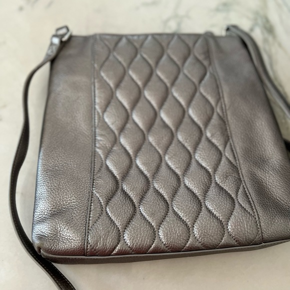 Vera Bradley rare leather crossbody quilted in Caspian Sea design bag/pu… - Picture 6 of 7